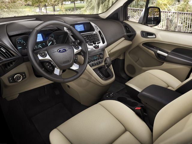 В салоне Ford Connect всё по-немецки качественно и под рукой