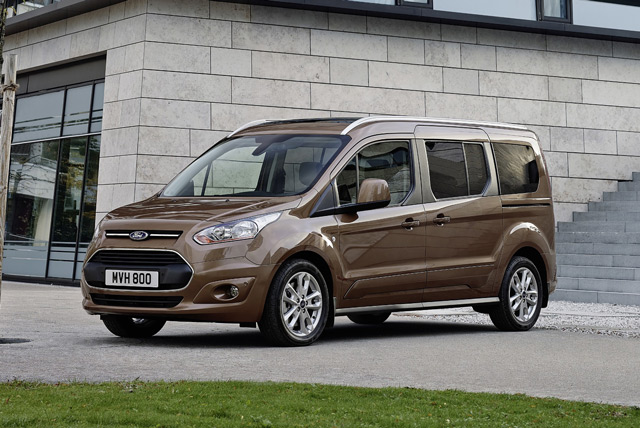 Автомобиль Ford Tourneo Connect может вместить до 8 пассажиров