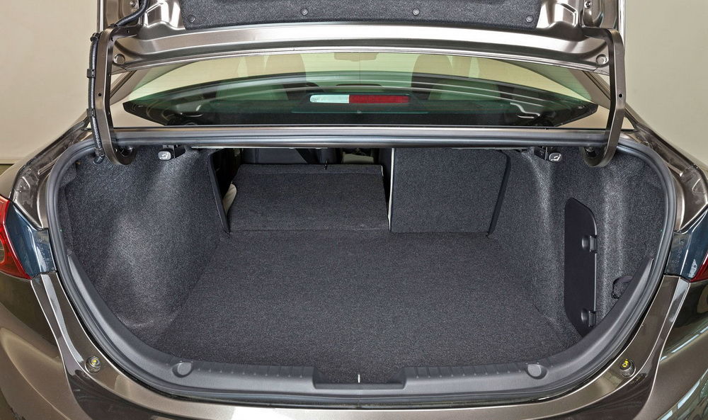 Mazda 3 - багажник