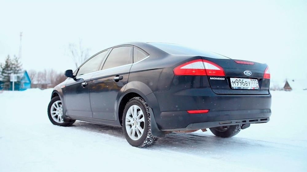 Ford Mondeo вид сзади