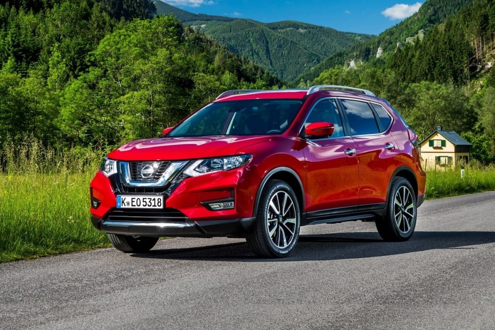 Nissan X-Trail красный цвет