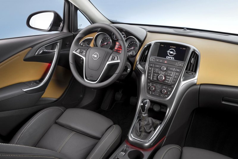 Салон Opel Astra