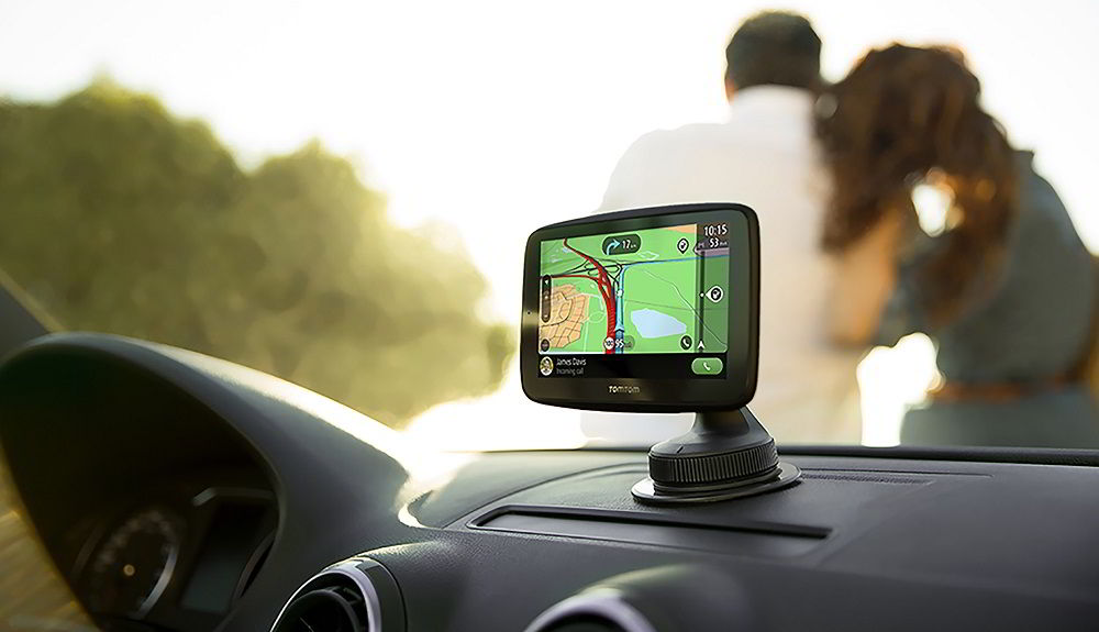 Навигатор с услугой «пробки» TomTom GO Essential 6