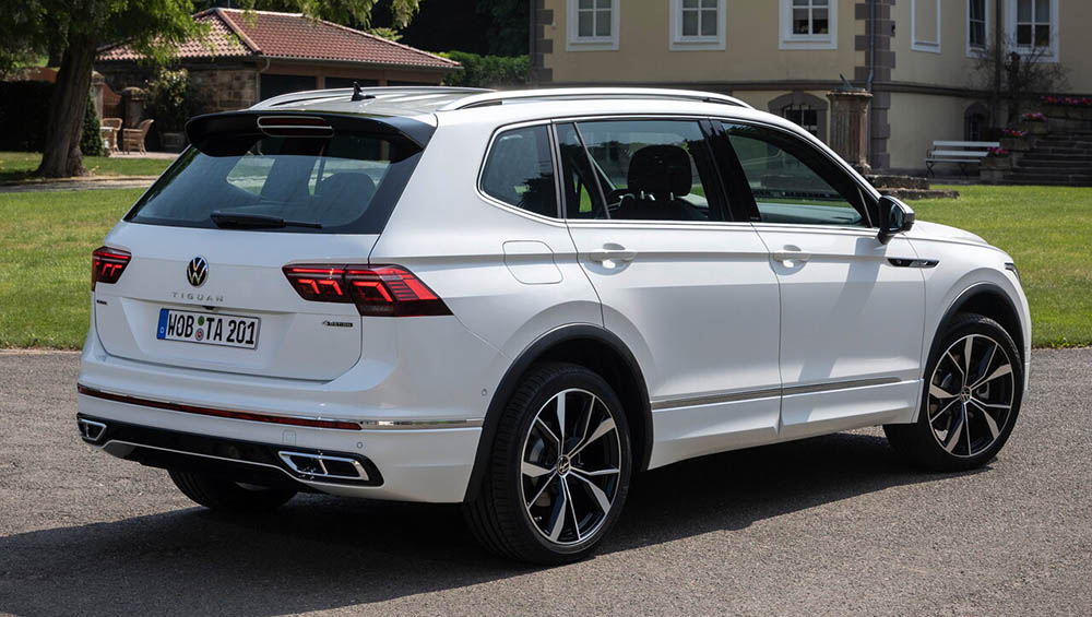 Авто Volkswagen Tiguan сзади