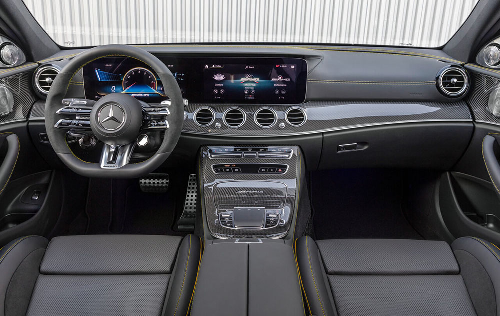 Mercedes-Benz E63 AMG внутри