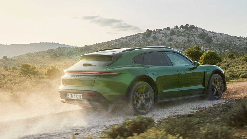 Универсал Porsche Taycan Cross Turismo на бездорожье Porsche Taycan Cross Turismo на бездорожье