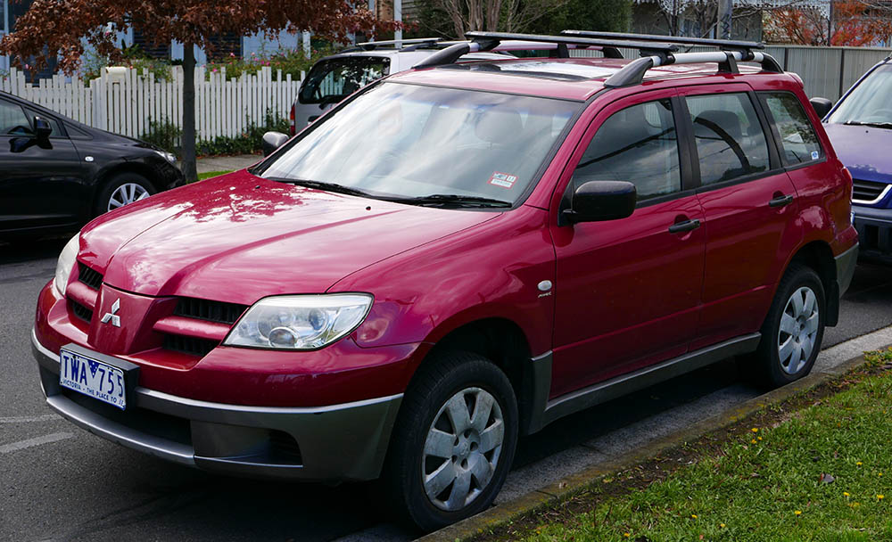 Автомобиль Mitsubishi Outlander I