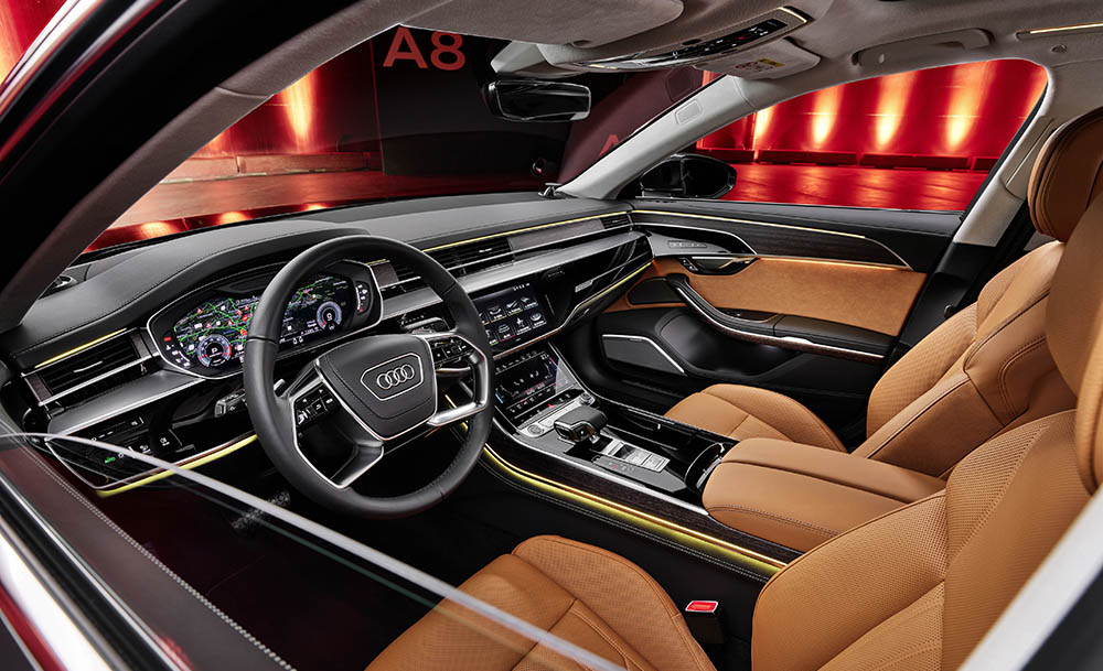 Автомобиль Audi A8 внутри