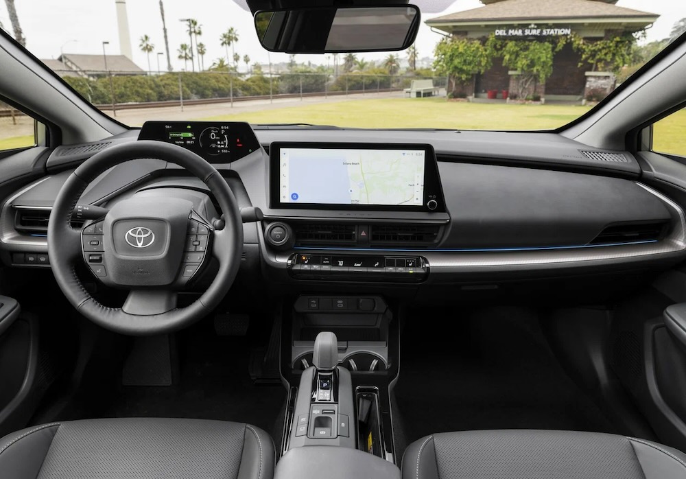 Салон Toyota Prius