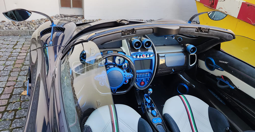 Салон Pagani Huayra Tricolore