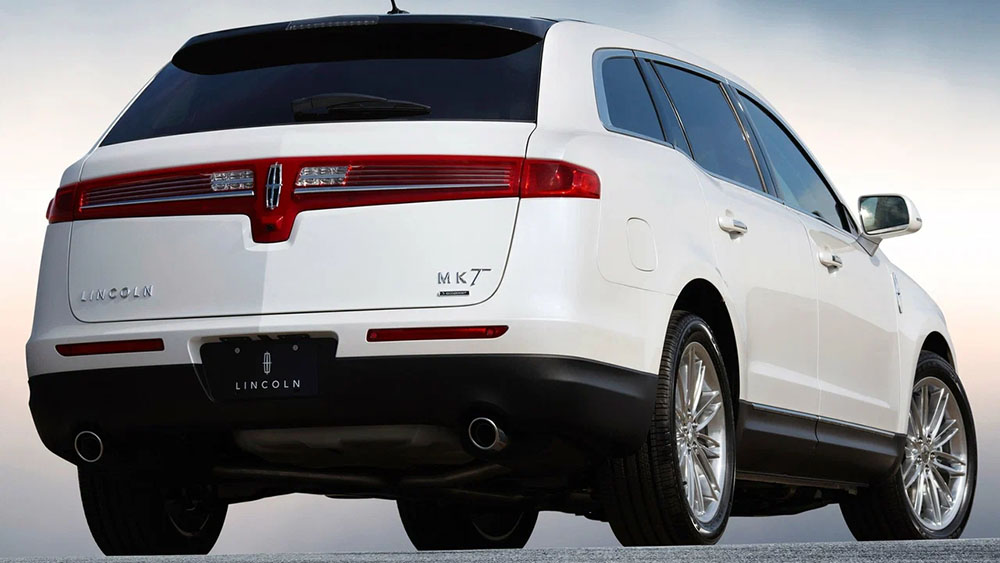 Сзади Lincoln MKT